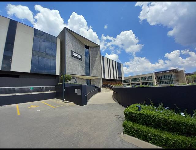 1,267M² OFFICE TO LET IN BRYANSTON